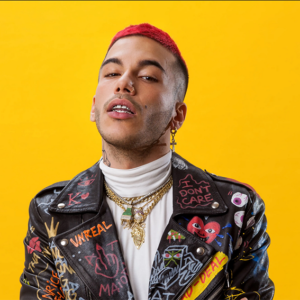 sfera-ebbasta-primo-piano-sfondo-giallo