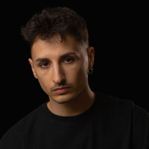 Nayt-primo-piano-sfondo-nero